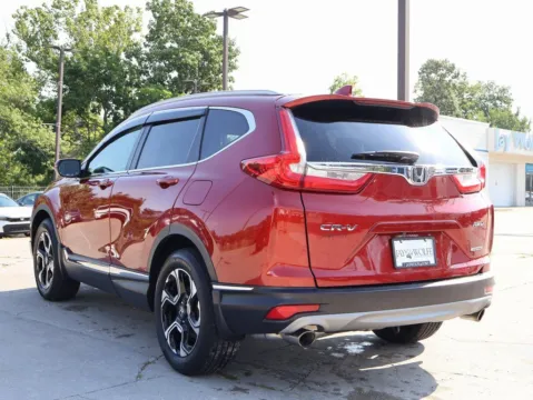 More photos of 2018 Honda CR-V Touring at Jay Wolfe Honda, MO