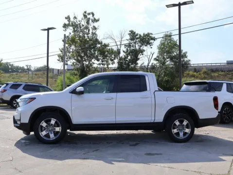 More photos of 2025 Honda Ridgeline RTL at Jay Wolfe Honda, MO