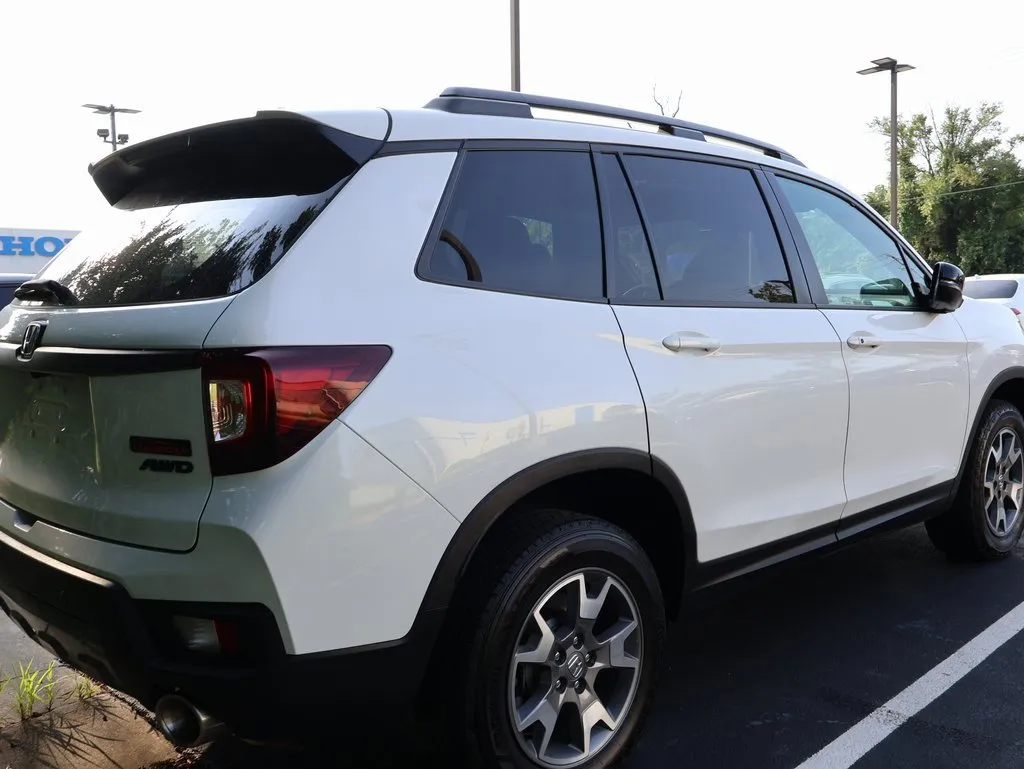 2023 Honda Passport TrailSport photo 3