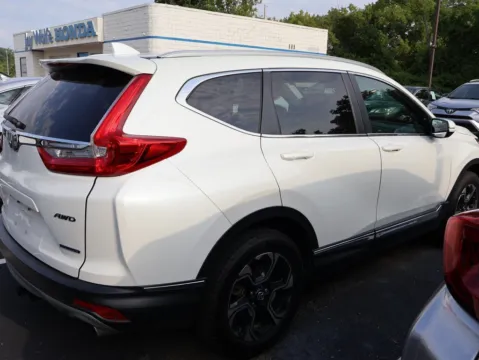 More photos of 2018 Honda CR-V Touring at Jay Wolfe Honda, MO