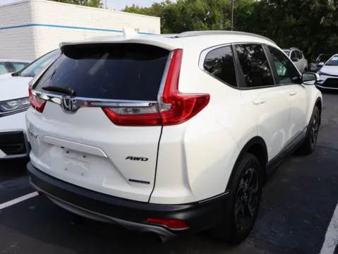 More photos of 2018 Honda CR-V Touring at Jay Wolfe Honda, MO
