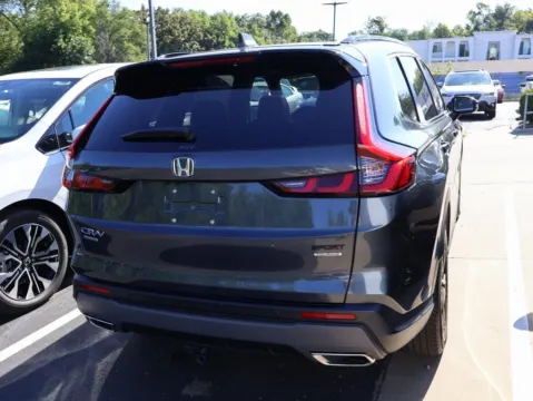 More photos of 2023 Honda CR-V Hybrid Sport Touring at Jay Wolfe Honda, MO