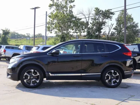 More photos of 2018 Honda CR-V Touring at Jay Wolfe Honda, MO