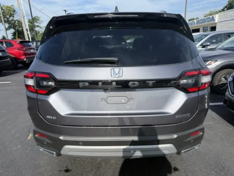More photos of 2025 Honda Pilot Touring at Jay Wolfe Honda, MO