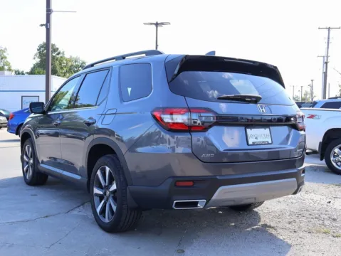 More photos of 2025 Honda Pilot Touring at Jay Wolfe Honda, MO