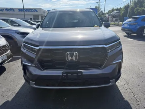 Photos of 2025 Honda Pilot Touring for sale in Kansas City, MO at Jay Wolfe Honda