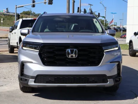 Photos of 2023 Honda Pilot Elite for sale in Kansas City, MO at Jay Wolfe Honda