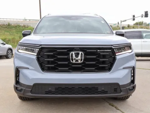 Photos of 2025 Honda Pilot Black Edition for sale in Kansas City, MO at Jay Wolfe Honda