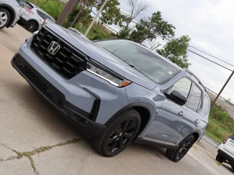 Another view of 2025 Honda Pilot Black Edition for sale in Kansas City, MO at Jay Wolfe Honda
