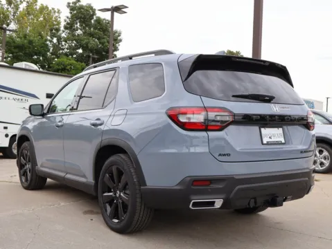 More photos of 2025 Honda Pilot Black Edition at Jay Wolfe Honda, MO