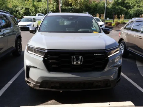 Photos of 2025 Honda Pilot Black Edition for sale in Kansas City, MO at Jay Wolfe Honda