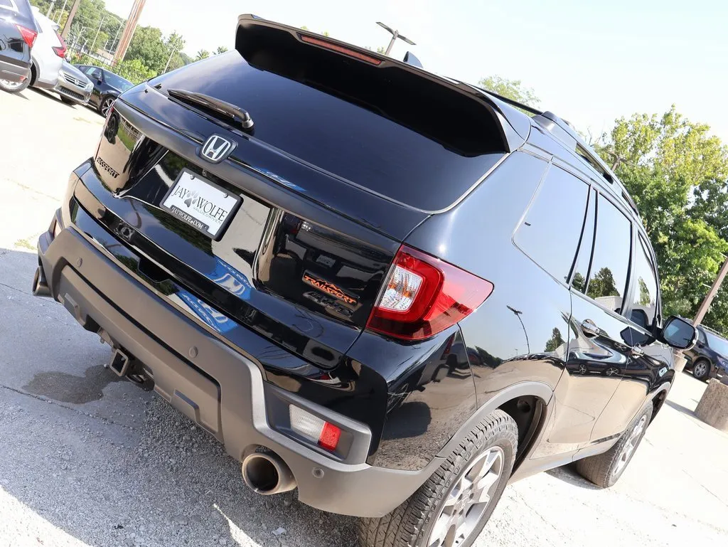 2022 Honda Passport TrailSport photo 2