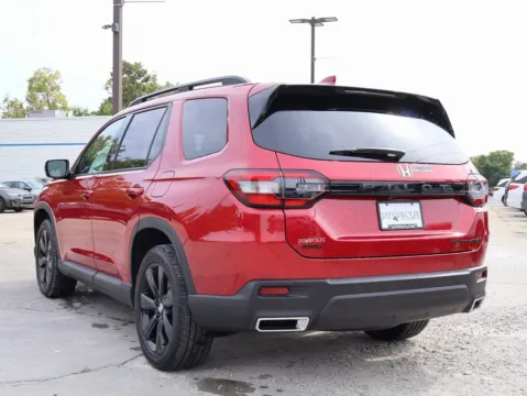 More photos of 2025 Honda Pilot Black Edition at Jay Wolfe Honda, MO