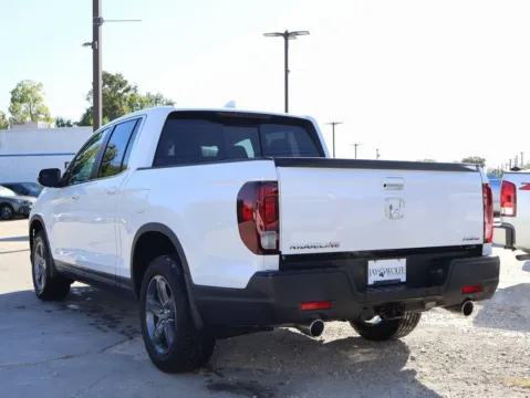 More photos of 2023 Honda Ridgeline RTL at Jay Wolfe Honda, MO