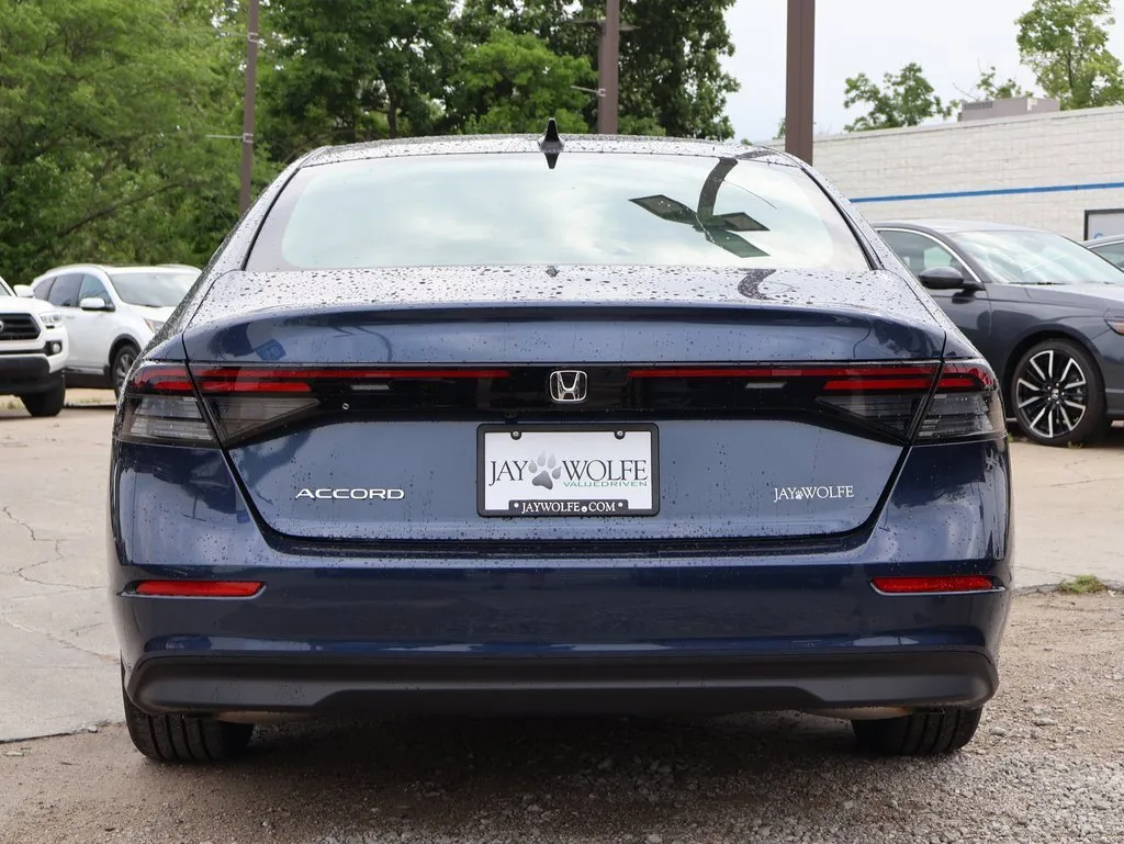 2025 Honda Accord SE photo 17