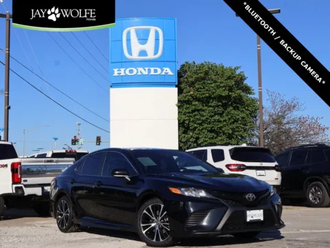 Black 2018 Toyota Camry SE for sale in Kansas City, MO