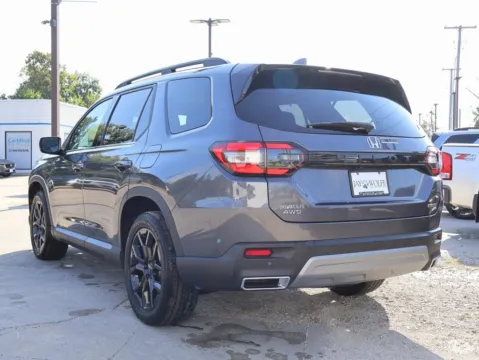 More photos of 2025 Honda Pilot Touring+ at Jay Wolfe Honda, MO