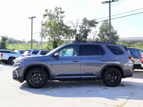 More photos of 2025 Honda Pilot Touring+ at Jay Wolfe Honda, MO