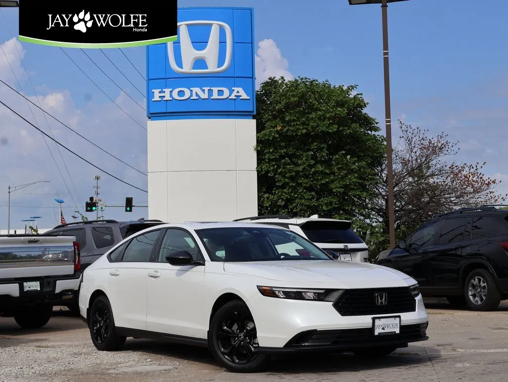 White 2025 Honda Accord Sedan SE for sale in Kansas City, MO