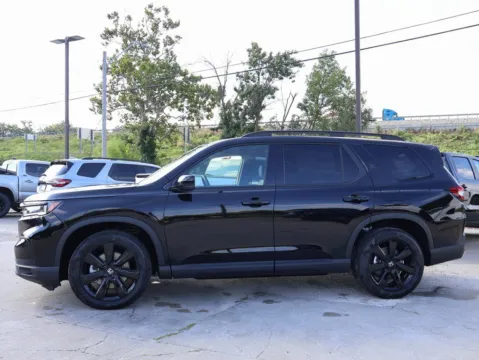 More photos of 2025 Honda Pilot Black Edition at Jay Wolfe Honda, MO