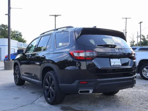 More photos of 2025 Honda Pilot Black Edition at Jay Wolfe Honda, MO