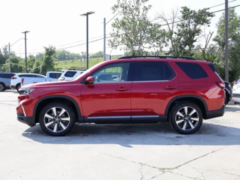 More photos of 2025 Honda Pilot Touring at Jay Wolfe Honda, MO