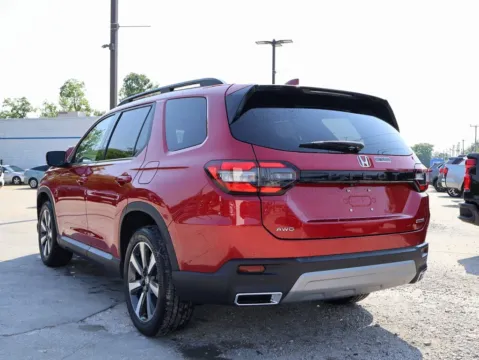 More photos of 2025 Honda Pilot Touring at Jay Wolfe Honda, MO