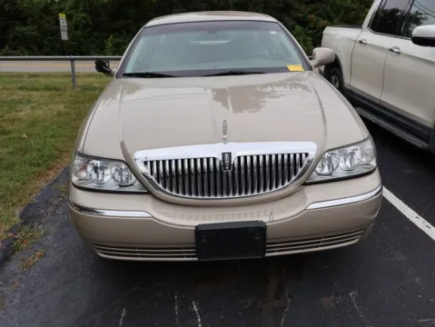 Photos of 2004 Lincoln Town Car Signature for sale in Kansas City, MO at Jay Wolfe Honda