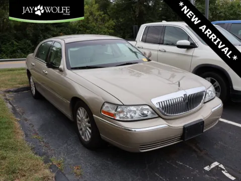 Beige 2004 Lincoln Town Car Signature for sale in Kansas City, MO