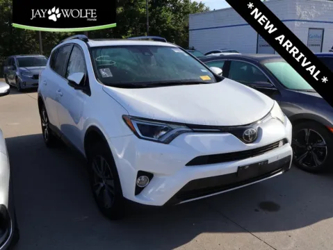 White 2018 Toyota RAV4 XLE for sale in Kansas City, MO