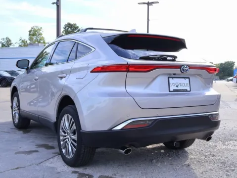 More photos of 2024 Toyota Venza XLE at Jay Wolfe Honda, MO