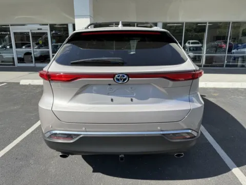 More photos of 2024 Toyota Venza XLE at Jay Wolfe Honda, MO