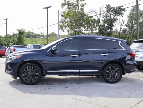 More photos of 2019 INFINITI QX60 LUXE at Jay Wolfe Honda, MO