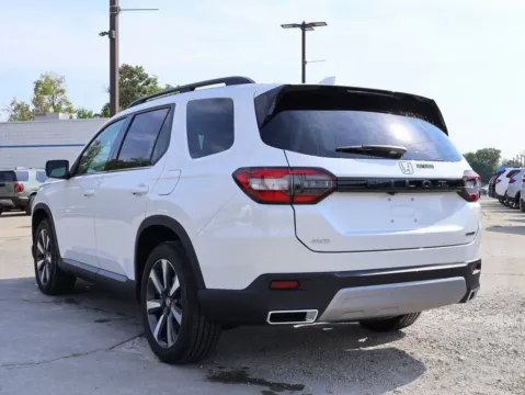 More photos of 2025 Honda Pilot Touring at Jay Wolfe Honda, MO