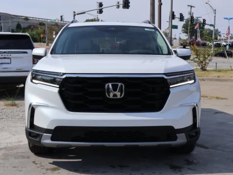 Photos of 2025 Honda Pilot Touring for sale in Kansas City, MO at Jay Wolfe Honda