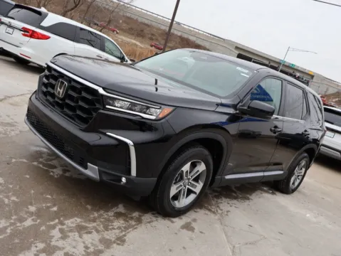 Another view of 2025 Honda Pilot EX-L for sale in Kansas City, MO at Jay Wolfe Honda