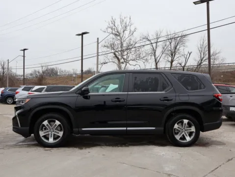 More photos of 2025 Honda Pilot EX-L at Jay Wolfe Honda, MO