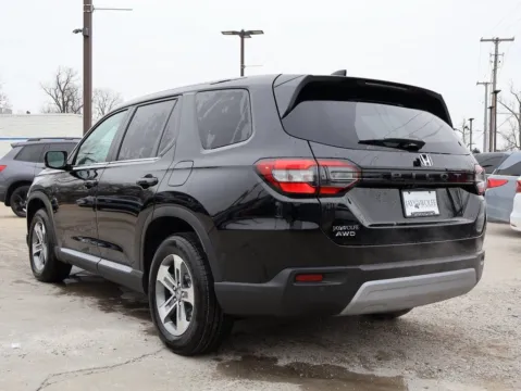 More photos of 2025 Honda Pilot EX-L at Jay Wolfe Honda, MO