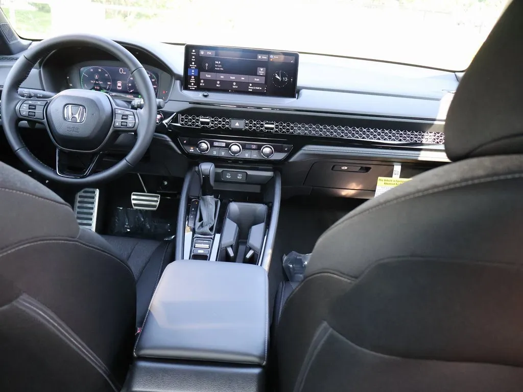 2025 Honda Accord Hybrid Sport photo 4