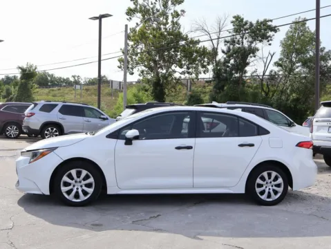More photos of 2021 Toyota Corolla LE at Jay Wolfe Honda, MO