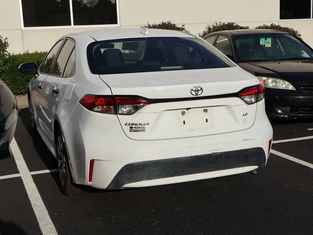 2021 Toyota Corolla LE photo 3