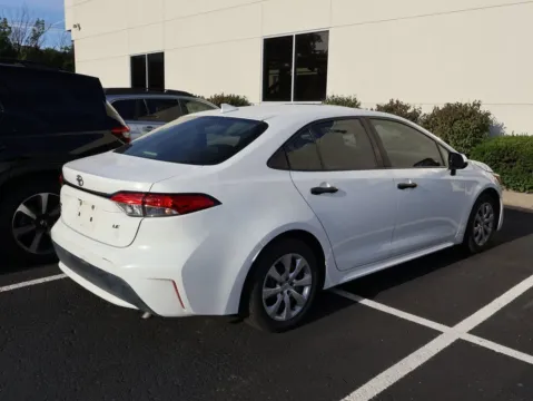 More photos of 2021 Toyota Corolla LE at Jay Wolfe Honda, MO