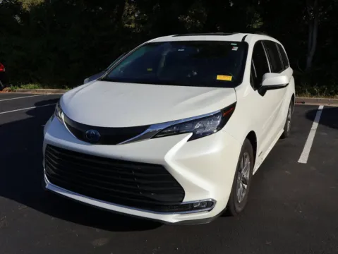 Another view of 2021 Toyota Sienna XLE for sale in Kansas City, MO at Jay Wolfe Honda