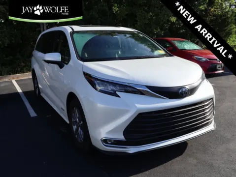 White 2021 Toyota Sienna XLE for sale in Kansas City, MO