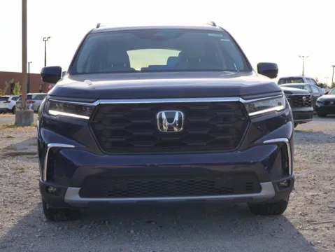 Photos of 2025 Honda Pilot Touring for sale in Kansas City, MO at Jay Wolfe Honda