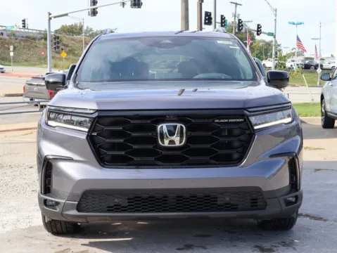 Photos of 2025 Honda Pilot Black Edition for sale in Kansas City, MO at Jay Wolfe Honda