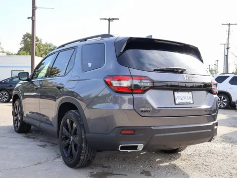 More photos of 2025 Honda Pilot Black Edition at Jay Wolfe Honda, MO
