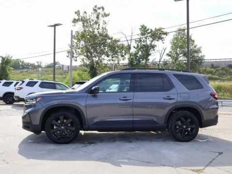 More photos of 2025 Honda Pilot Black Edition at Jay Wolfe Honda, MO