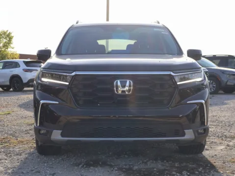 Photos of 2025 Honda Pilot Touring for sale in Kansas City, MO at Jay Wolfe Honda
