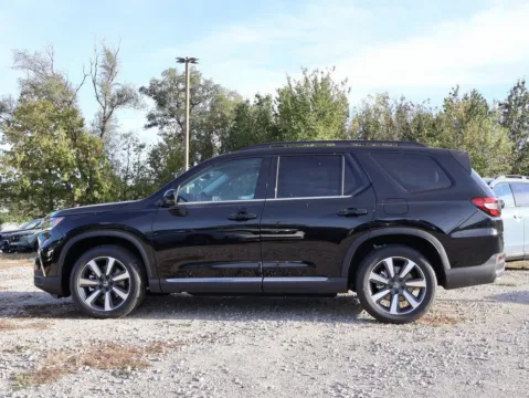 More photos of 2025 Honda Pilot Touring at Jay Wolfe Honda, MO